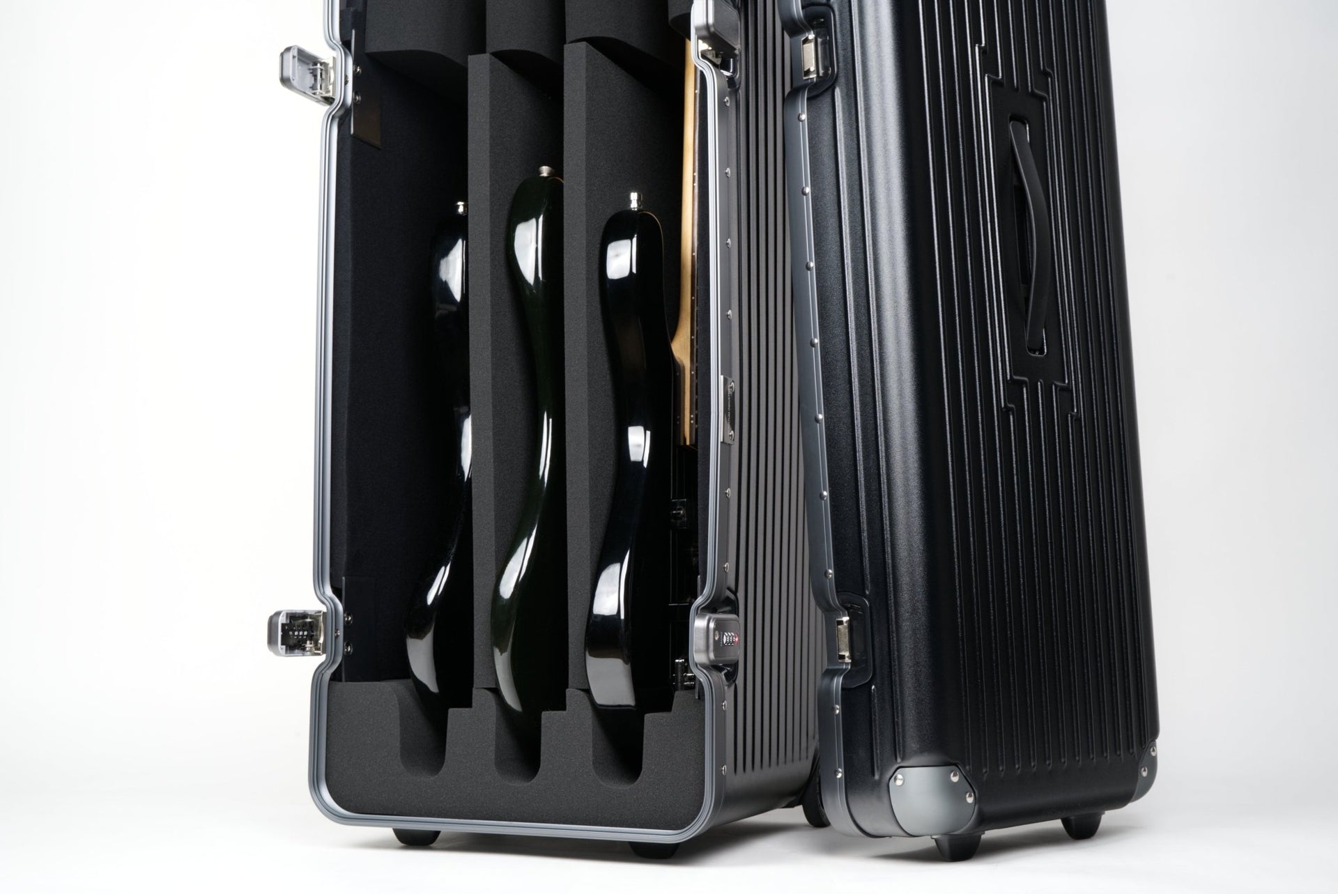 BGX - Triple Bass Guitar Case - QUANTUM INDUSTRIES Travel Case BGX
