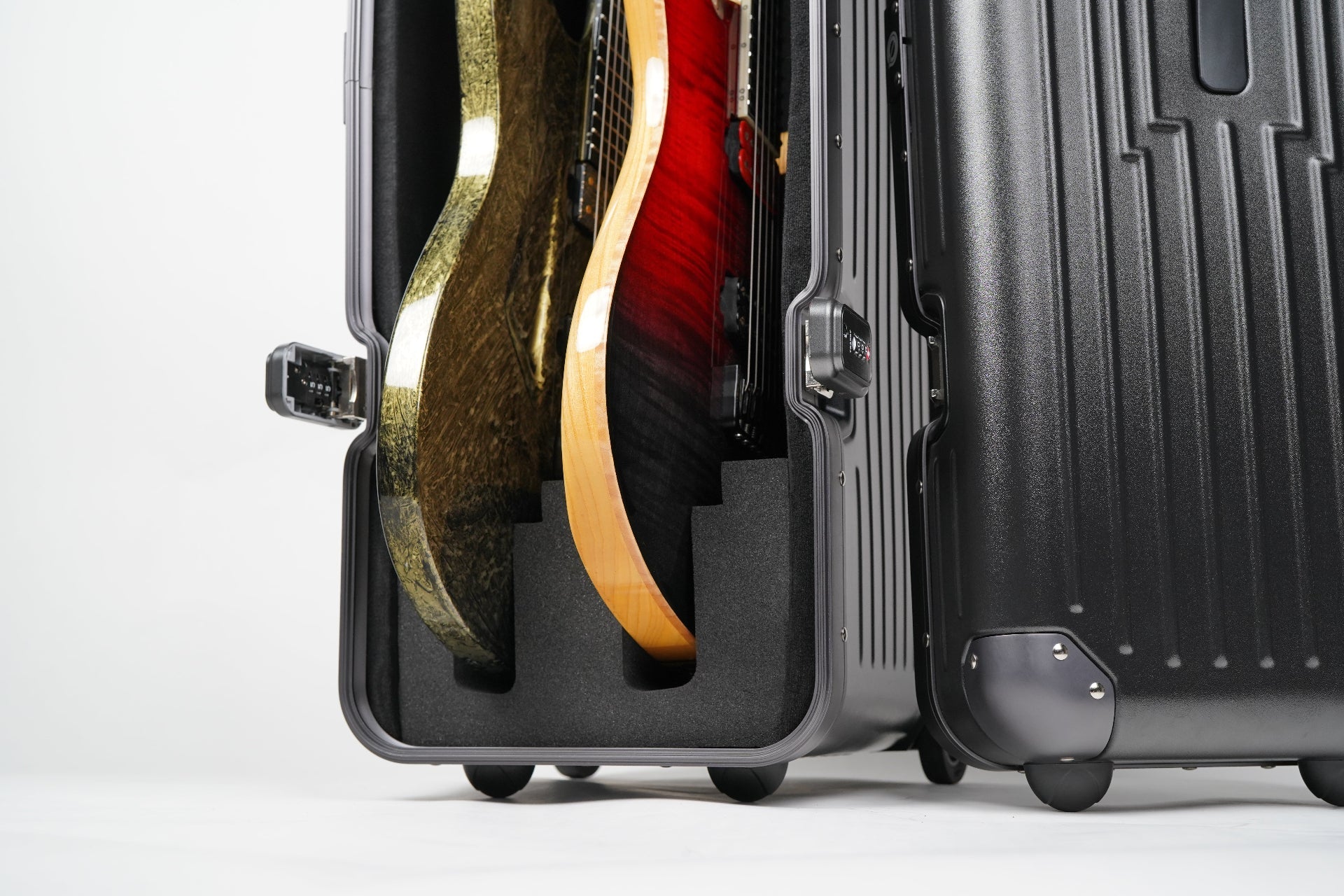 G2X - Double Guitar Case - QUANTUM INDUSTRIES Guitar Vault - The Best Guitar Case for Flight