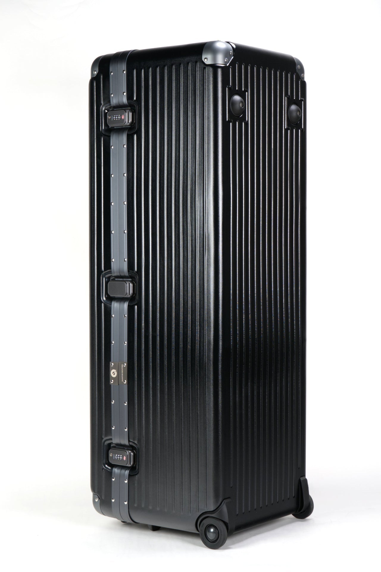 GTX - Triple Guitar Case side view showing how strong it is - QUANTUM INDUSTRIES