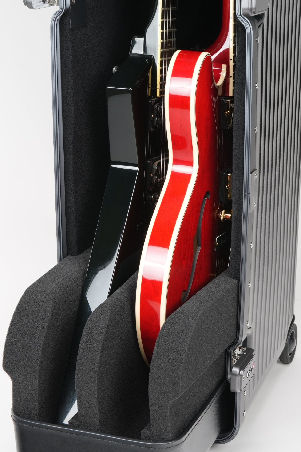 VXP Double Extreme Electric Guitar Case - Flight Safe - TSA locks VXP Double Extreme Electric Guitar Case - Flight Safe - TSA locks